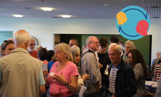 Vrijwilligers die praten